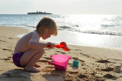 Børn kan få dagevis til at gå med det bløde sand og varme hav