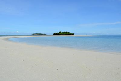 Der er en dejlig privat strand på øen