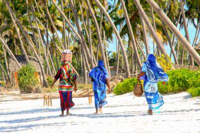 På Zanzibar kan man opleve den autentiske og farvestrålende swahili kultur